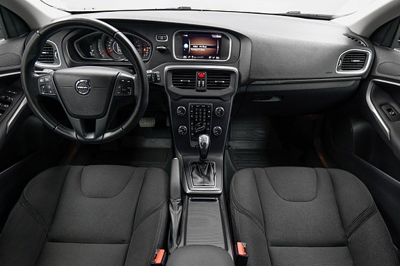 Volvo V40 Cross Country 2 of 24