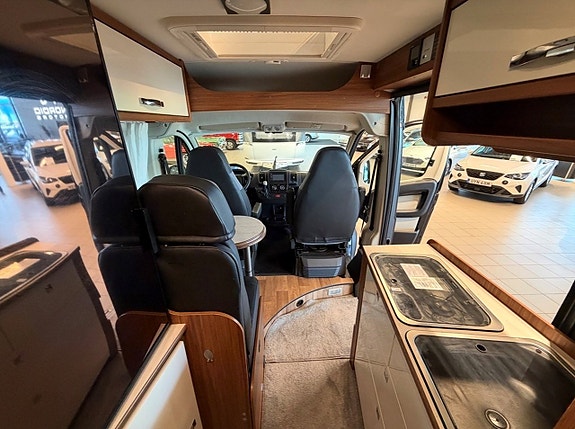 Pössl campervan Globestar 640 DK 12 of 13