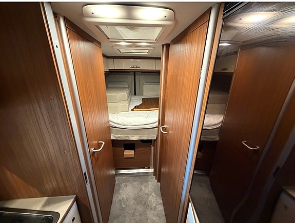 Pössl campervan Globestar 640 DK 8 of 13