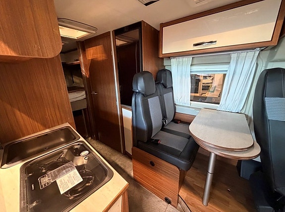 Pössl campervan Globestar 640 DK 7 of 13