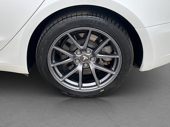 Tesla Model 3 29 of 30