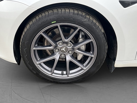 Tesla Model 3 30 of 30