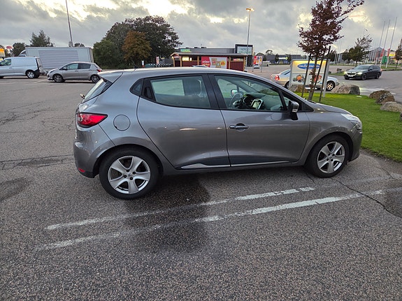 Renault Clio 2 of 8