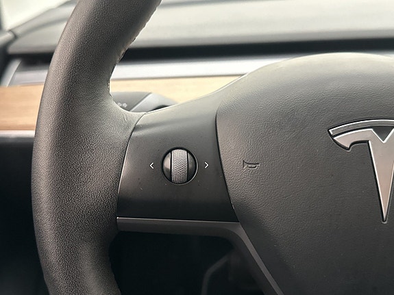 Tesla Model 3 16 of 30