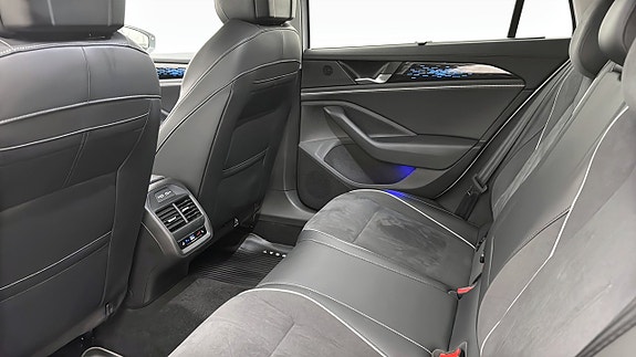 Volkswagen Passat 11 of 19