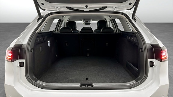 Volkswagen Passat 12 of 19