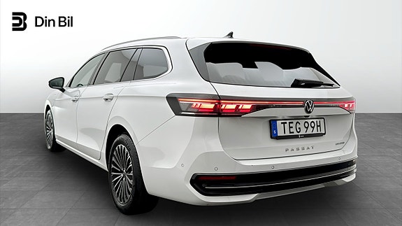 Volkswagen Passat 3 of 19