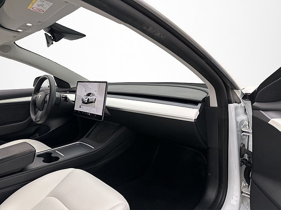 Tesla Model 3 27 of 30