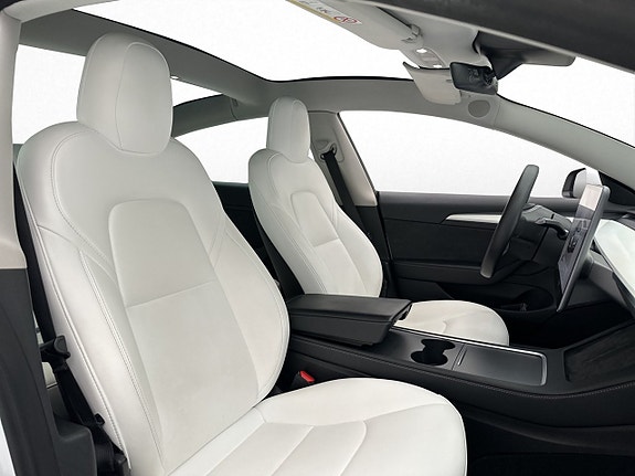 Tesla Model 3 26 of 30