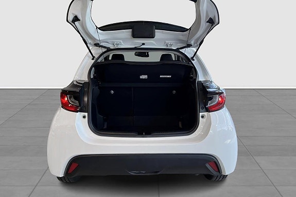 Toyota Yaris 13 of 13