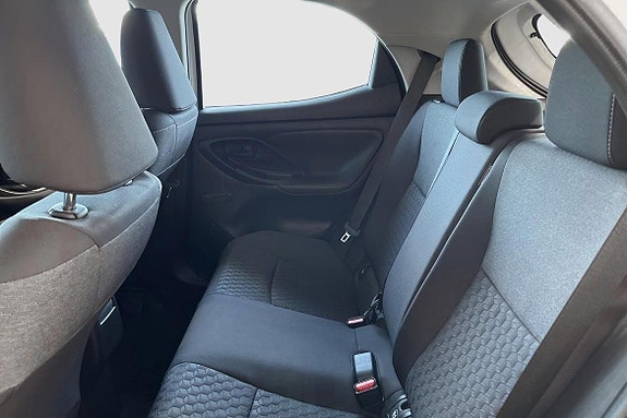 Toyota Yaris 10 of 13