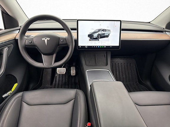 Tesla Model Y 13 of 30