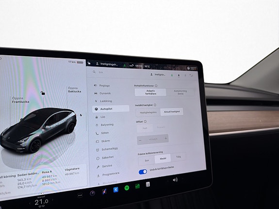Tesla Model Y 22 of 30