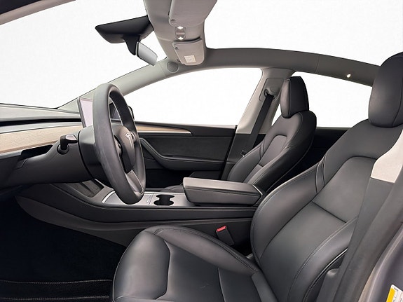 Tesla Model Y 12 of 30