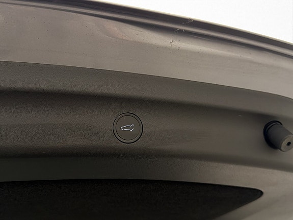 Tesla Model Y 28 of 30