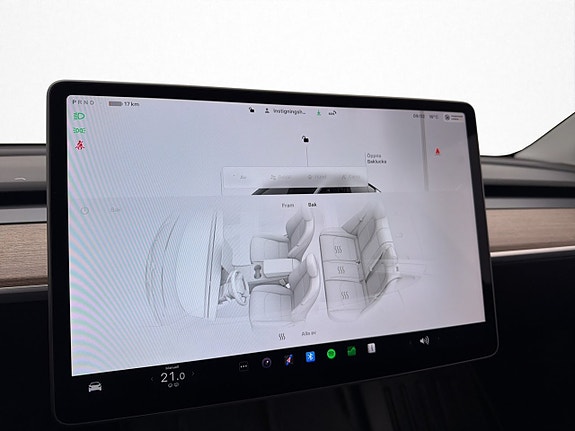 Tesla Model Y 21 of 30