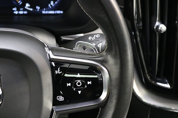 Volvo XC60 10 of 27