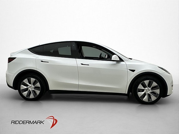 Tesla Model Y 9 of 30