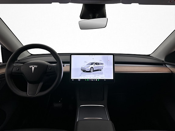 Tesla Model Y 14 of 30