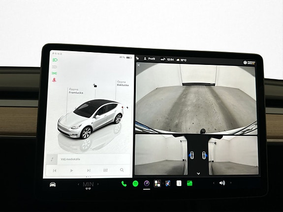 Tesla Model Y 16 of 30