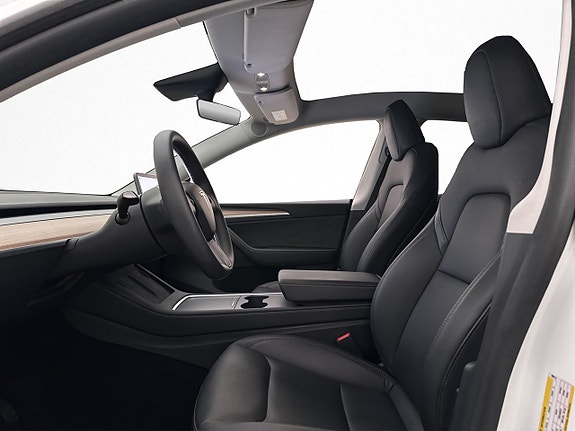 Tesla Model Y 12 of 30
