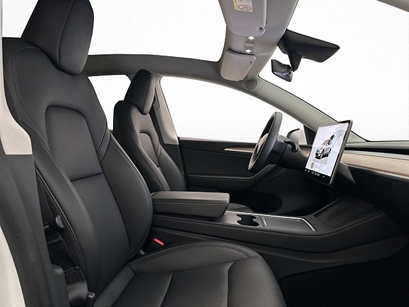 Tesla Model Y 24 of 30