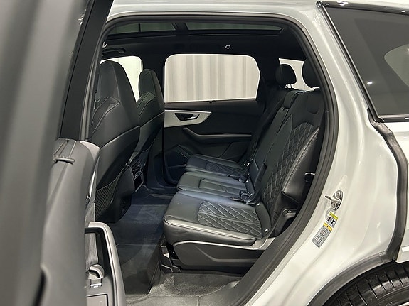 Audi SQ7 8 of 19