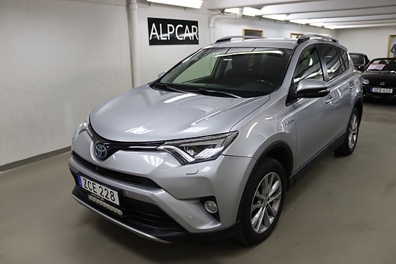 Toyota RAV4 3 of 24