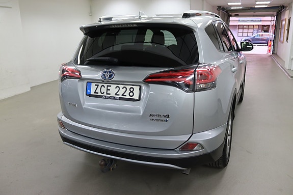 Toyota RAV4 7 of 24