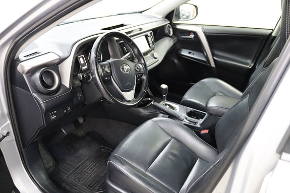 Toyota RAV4 11 of 24