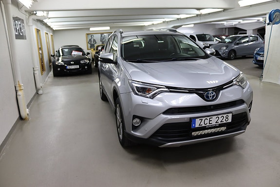 Toyota RAV4 5 of 24