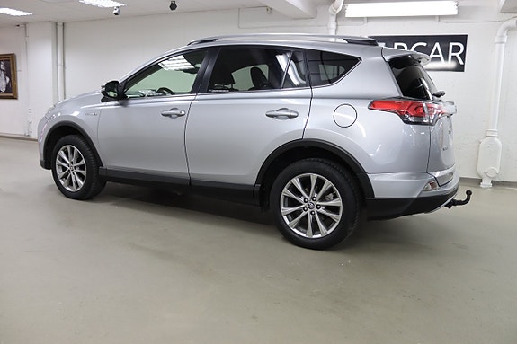 Toyota RAV4 9 of 24