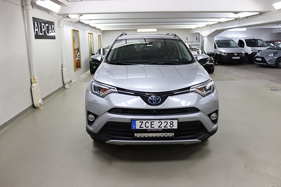 Toyota RAV4 4 of 24