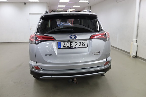 Toyota RAV4 8 of 24