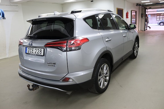 Toyota RAV4 6 of 24
