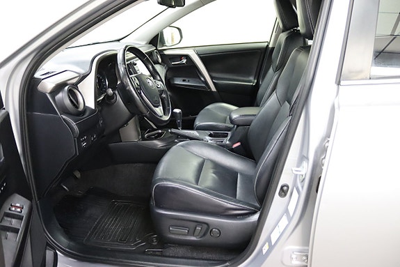 Toyota RAV4 10 of 24