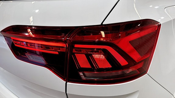 Volkswagen T-Roc 13 of 18
