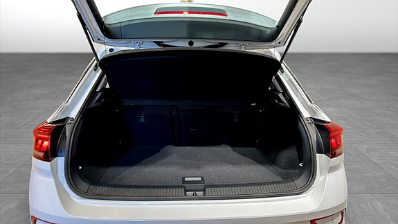 Volkswagen T-Roc 12 of 18