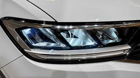 Volkswagen T-Roc 14 of 18