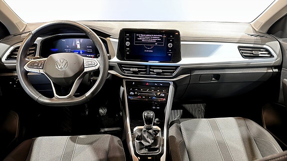 Volkswagen T-Roc 10 of 18