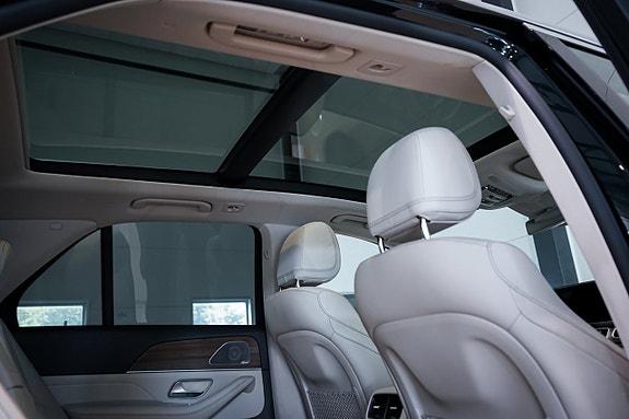 Mercedes-Benz GLE300 d 13 of 30