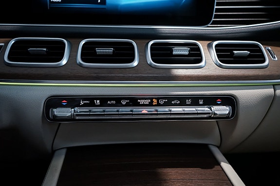 Mercedes-Benz GLE300 d 28 of 30