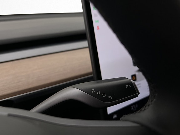 Tesla Model Y 25 of 30