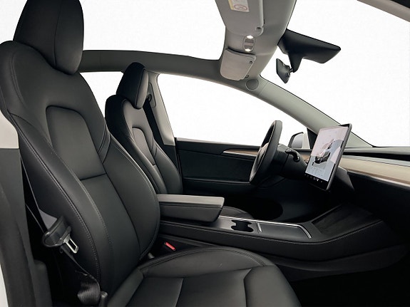 Tesla Model Y 15 of 30
