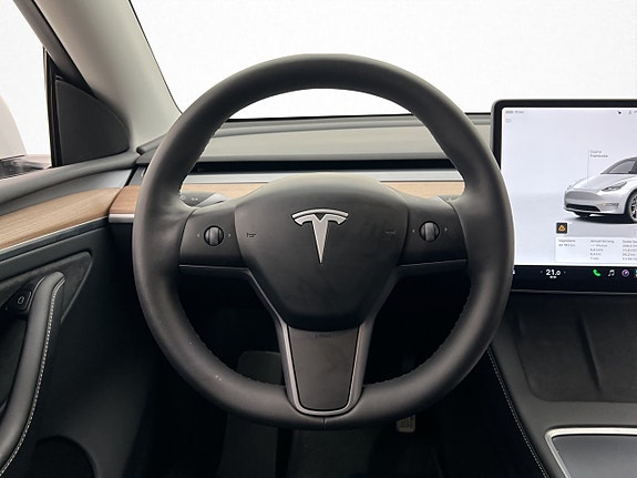 Tesla Model Y 21 of 30