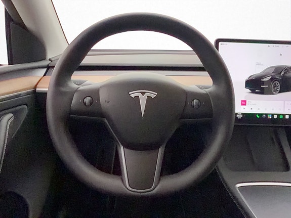 Tesla Model Y 15 of 30