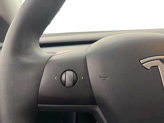 Tesla Model Y 20 of 30