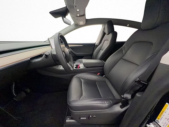 Tesla Model Y 13 of 30