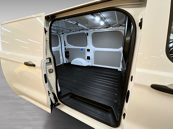 Ford E-Transit 10 of 13