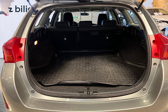 Toyota Auris 12 of 21
